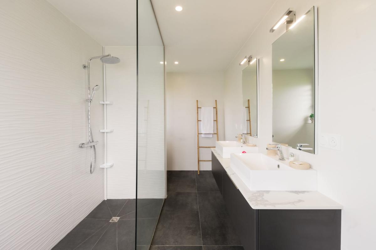 Location villa 4 chambres 8 personnes  -sdb chbre 1